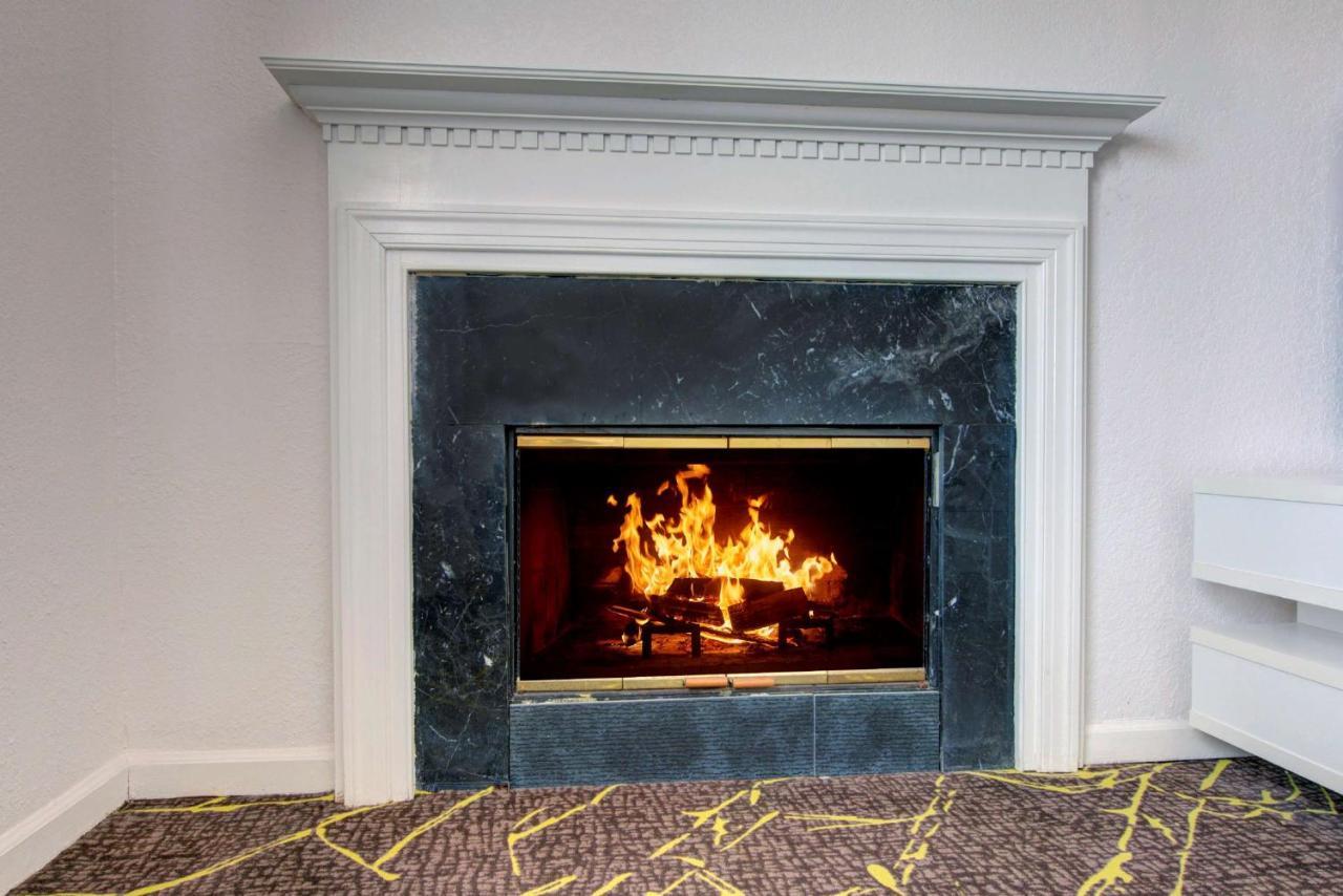 The Roslyn, Tapestry Collection By Hilton Hotel Exterior foto