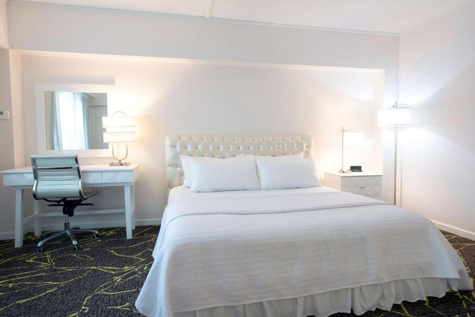 The Roslyn, Tapestry Collection By Hilton Hotel Exterior foto